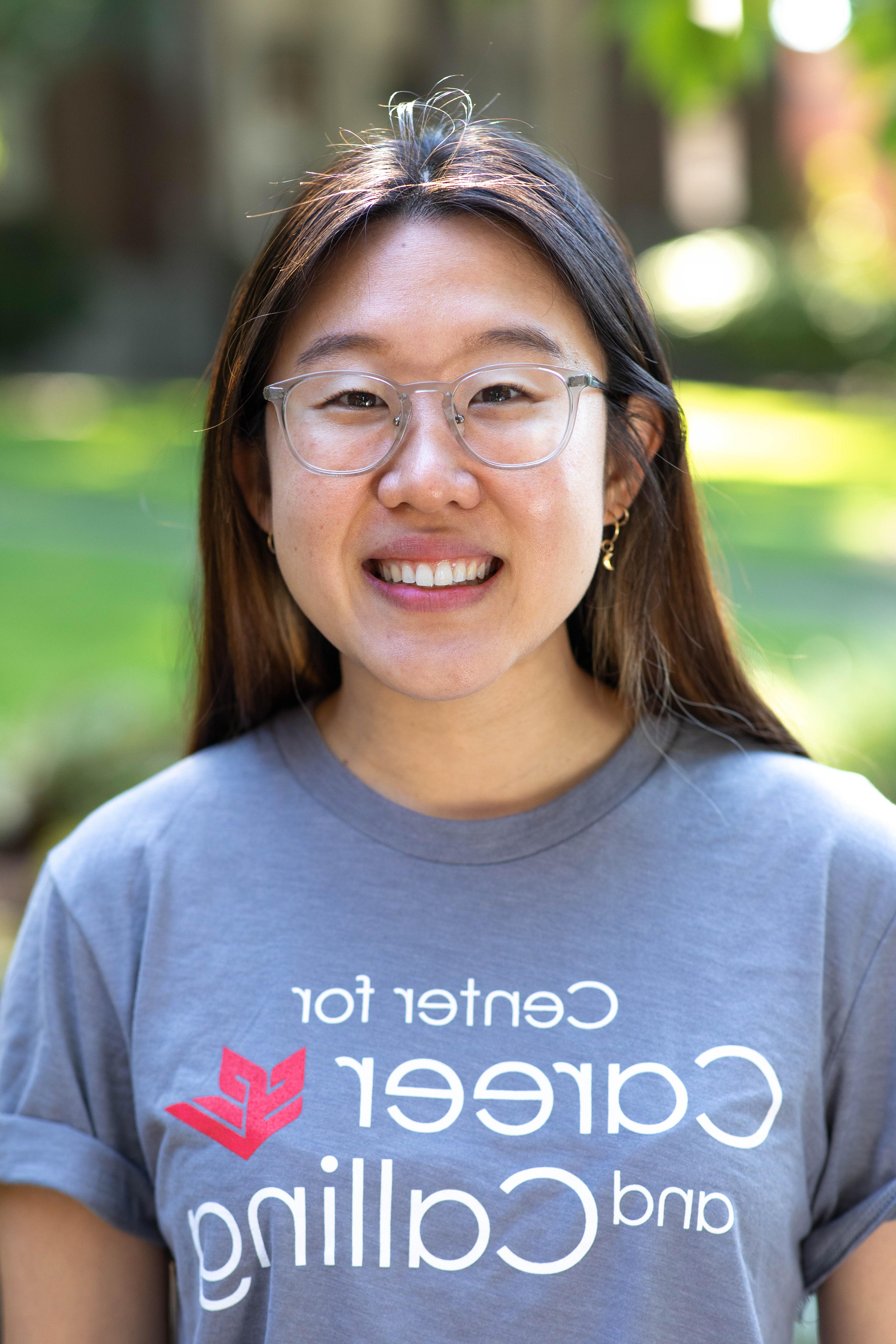 Headshot of Grace Lee, Graduate Career Advisor and GS 3001 professor for the Center for Career and Calling.